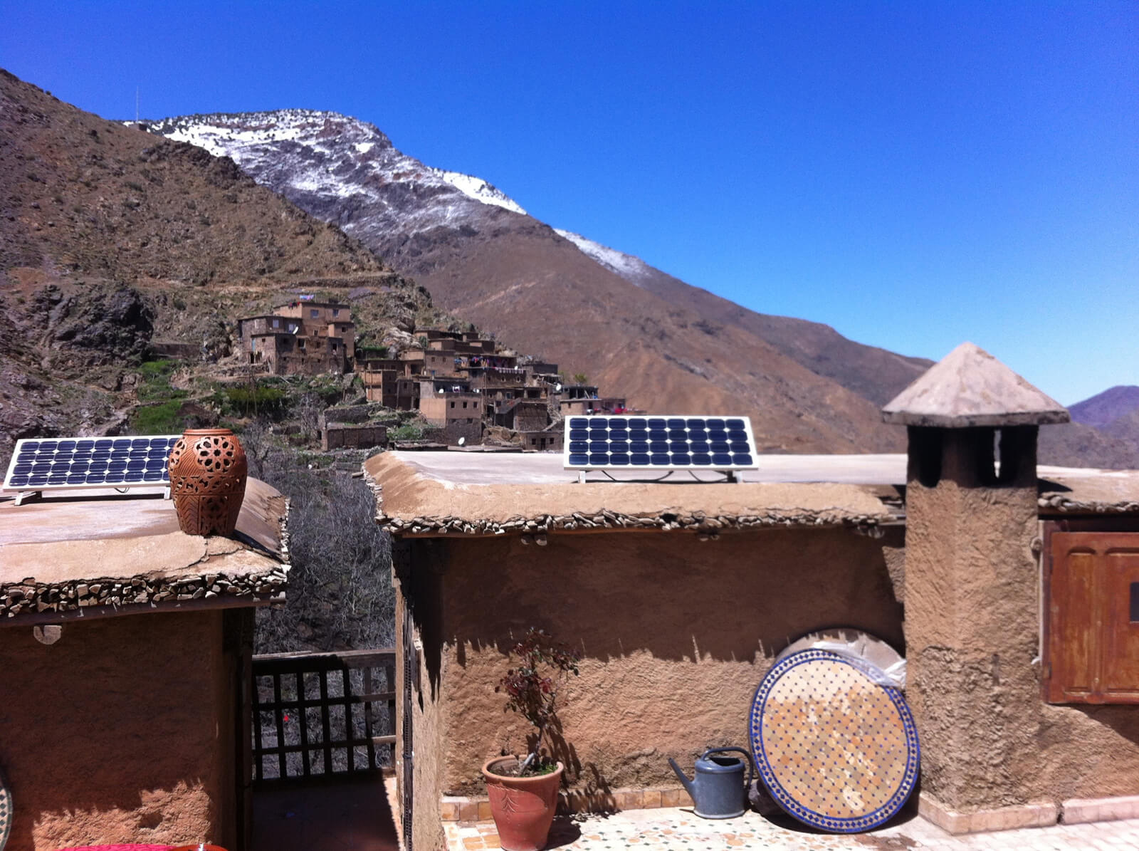 Solarsystem zur Energieversorgung in einem marokkanischem Dorf.