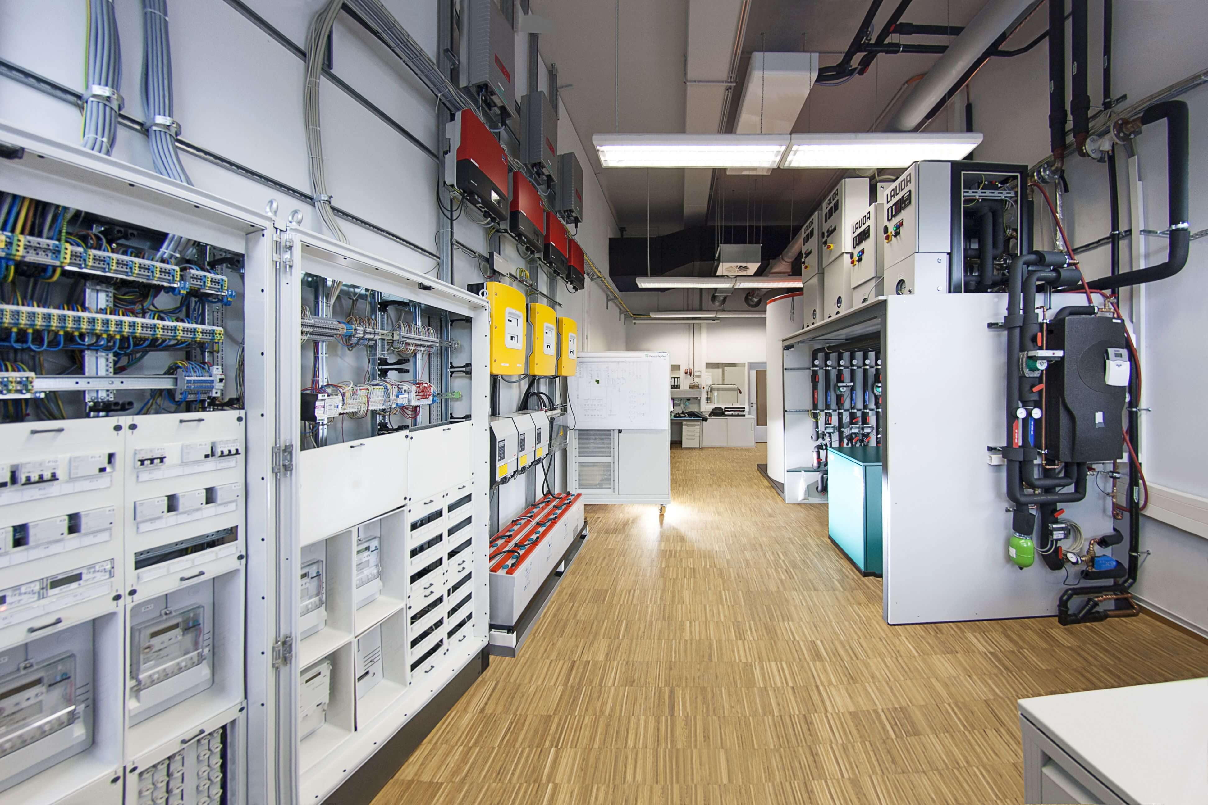 Aufbau im ServiceLab Smart Energy des Fraunhofer ISE. 