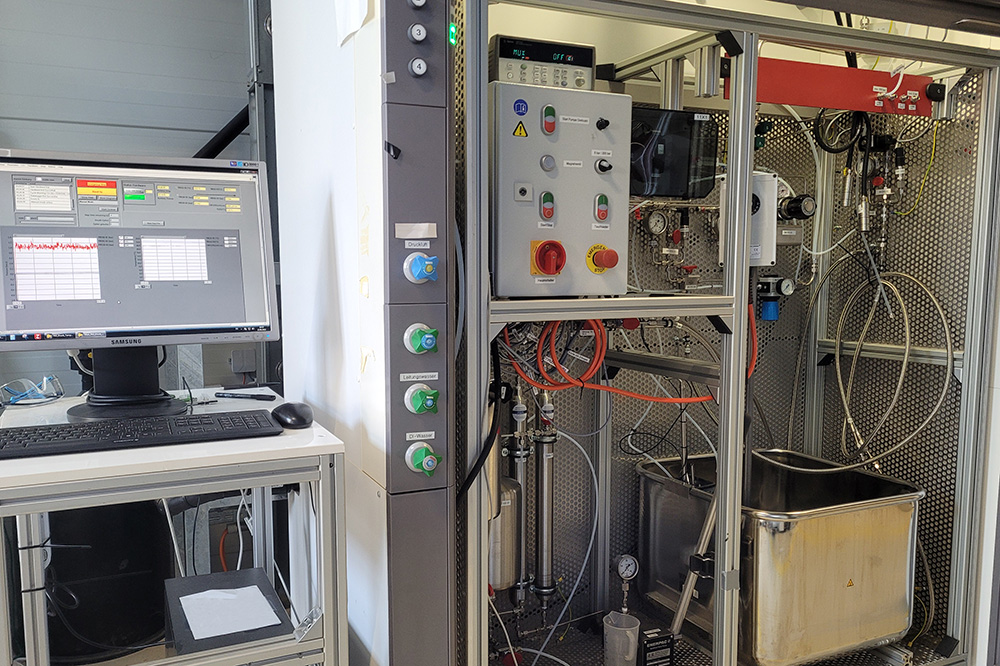 Teststand für Elektrolysestacks