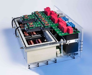 Am Fraunhofer ISE entwickelter 250-kVA-Wechselrichter- Stack mit 3,3-kV-SiC-Transistoren.