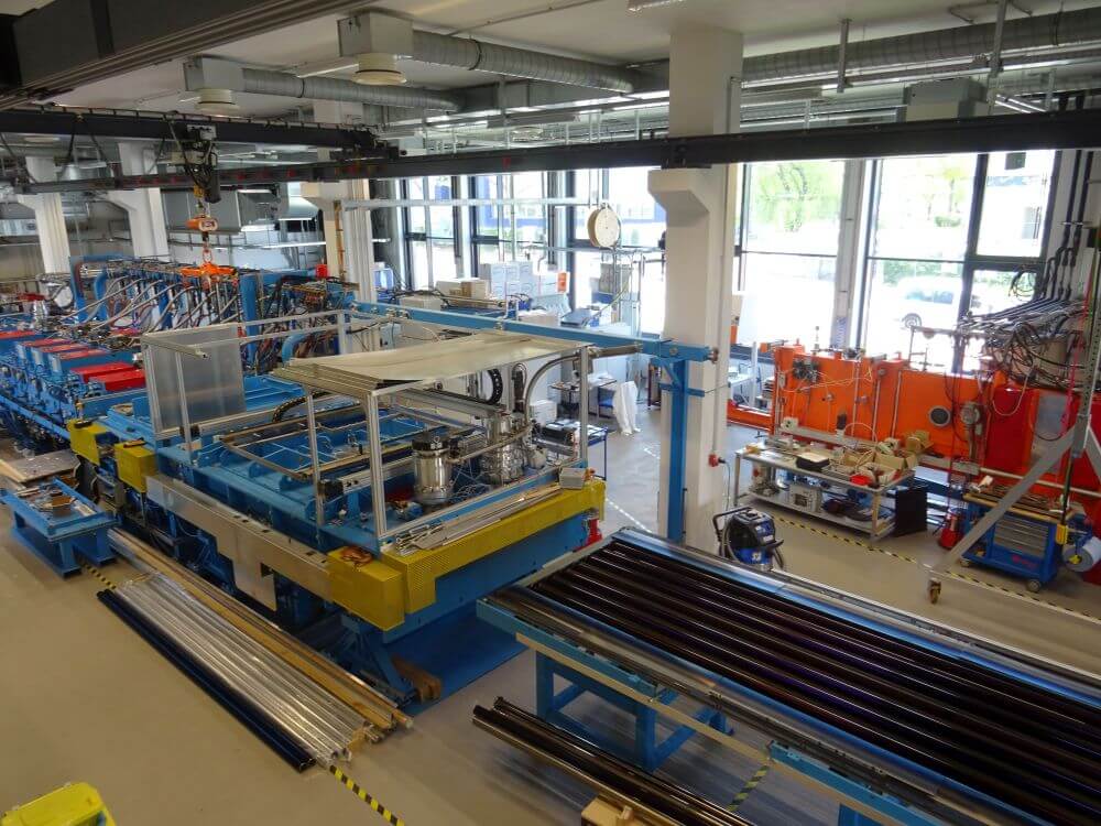 Pilotbeschichtung von 4 m langen Absorberrohren.