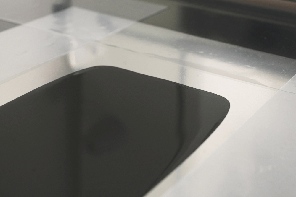 Rakelbeschichtung einer Hartkohlenstoff-Anode auf Aluminiumsubstrat für eine Natrium-Ionen-Zelle.