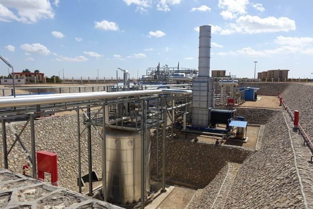Thermischer Versuchsspeicher mit Salzschmelze, eingebunden in ein Demo-Solarthermiekraftwerk.