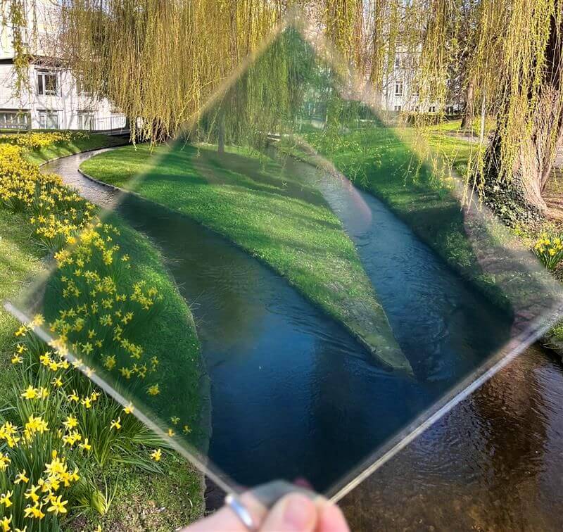 Laserstrukturiertes transparentes OPV-Modul.