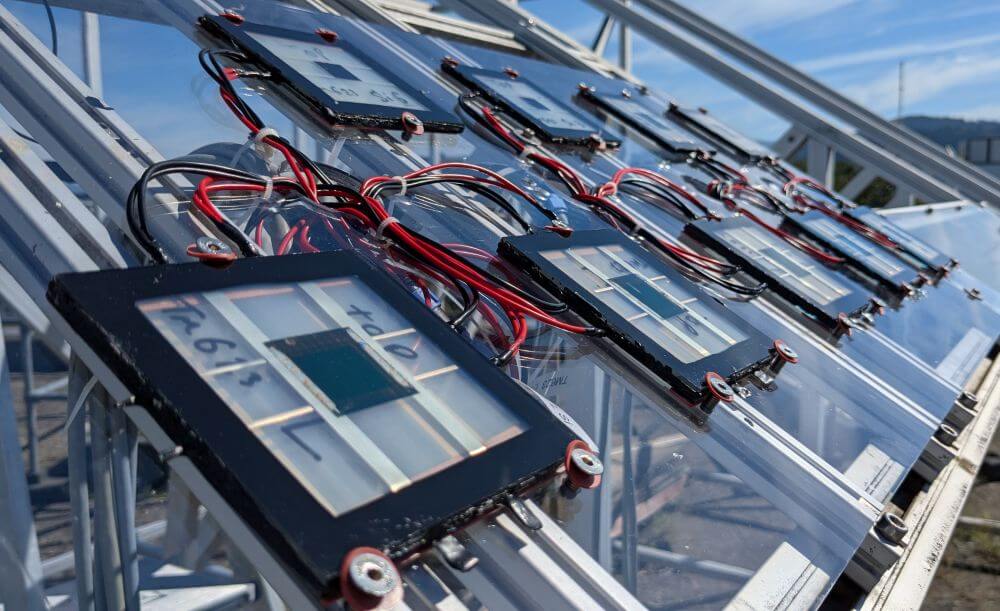 Perowskit-Solarzellen und -module auf dem Outdoor-Teststand am Fraunhofer ISE.
