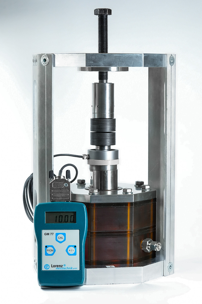 Am Fraunhofer ISE entwickelte 25 cm²-Elektrolysezelle mit Referenzelektrode für die In-Situ-Charakterisierung von Komponenten bis 30 bar.
