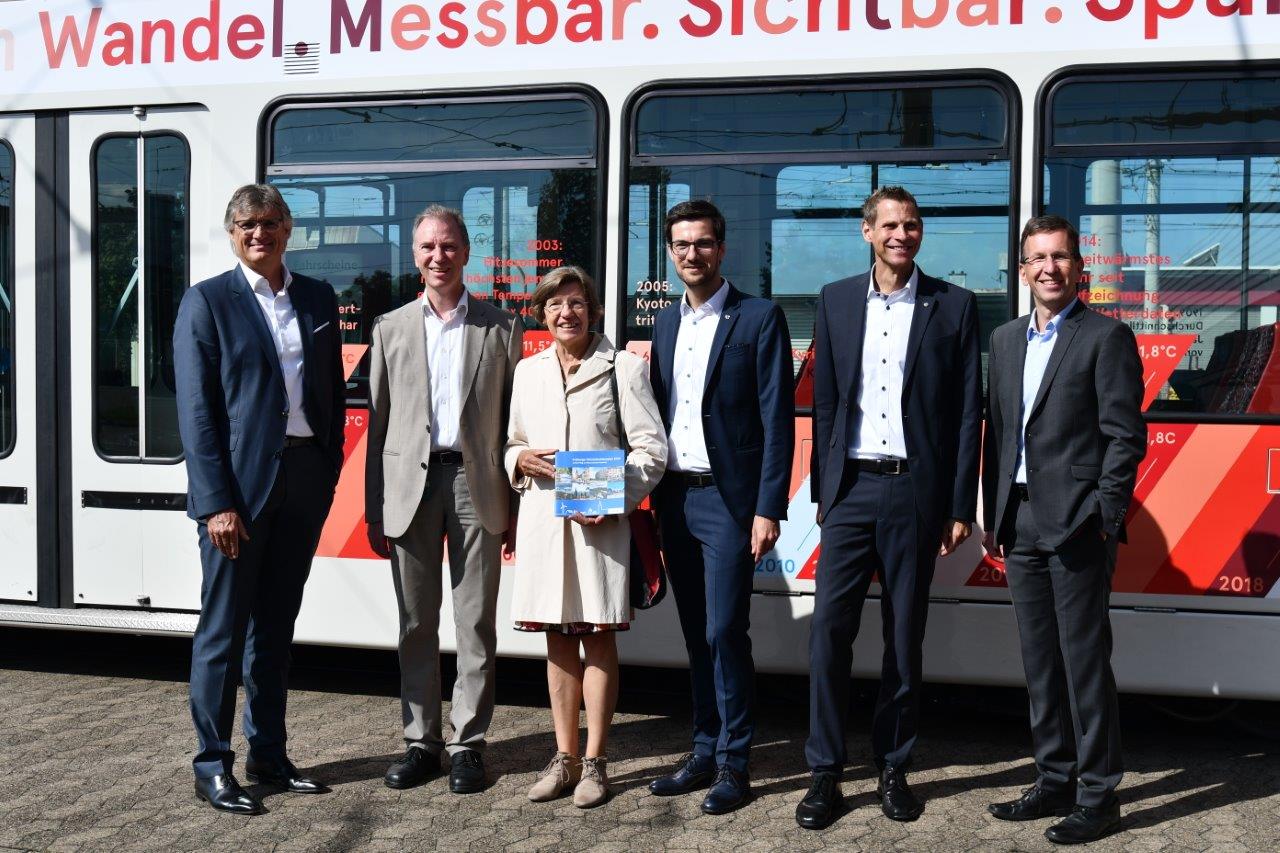 Einweihung der Klimastreifen-Tram