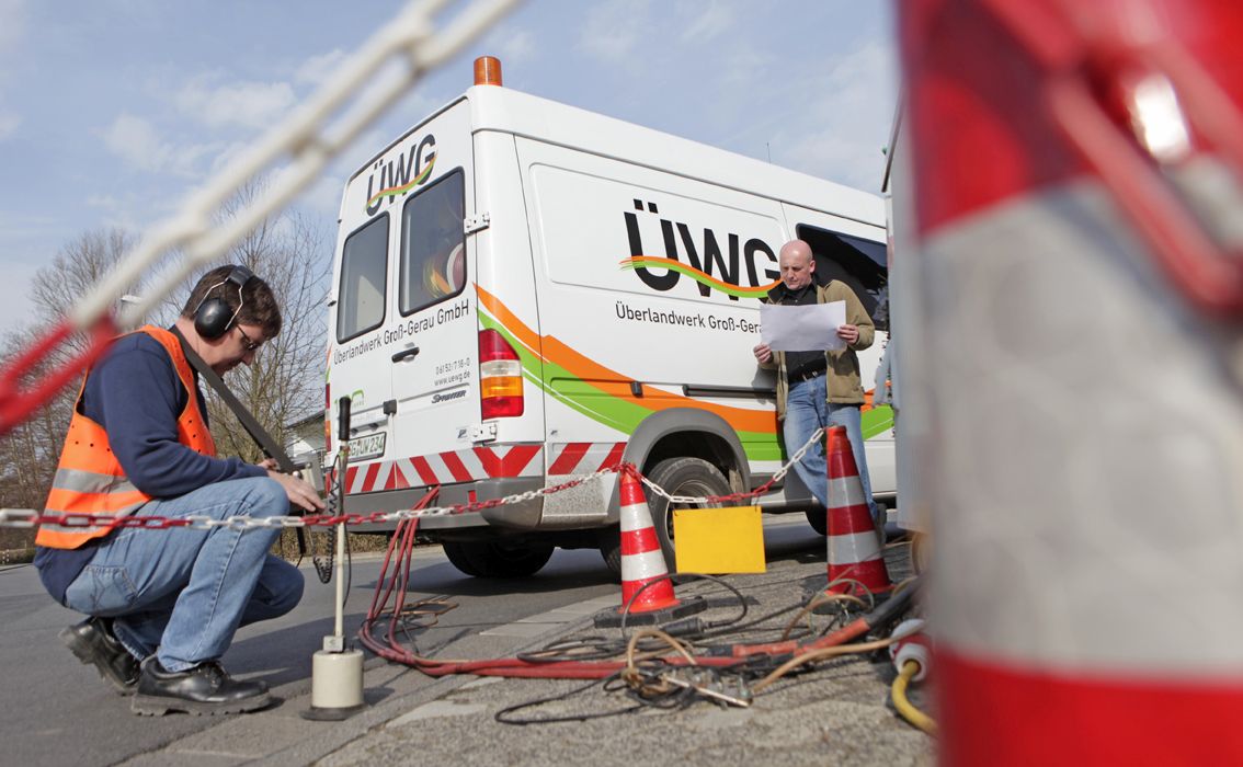 Fit für das Energiesystem der Zukunft Fit für das Energiesystem der Zukunft: Im Projekt »Novel E-Mobility Grid Model (NEMO)« entwickelte das Fraunhofer ISE gemeinsam mit Partnern ein Planungswerkzeug für Stromnetzbetreiber, das erneuerbare Energien optimal in die Stromverteilnetze integriert.