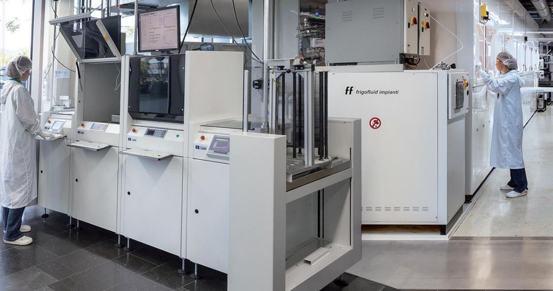 Fraunhofer ISE Photovoltaik-Technologie Evaluations Center PV-TEC 1 Das Fraunhofer ISE Photovoltaik-Technologie Evaluations Center PV-TEC beschleunigt seit 10 Jahren erfolgreich den Technologietransfer in die PV-Industrie und wird 2016 erweitert.