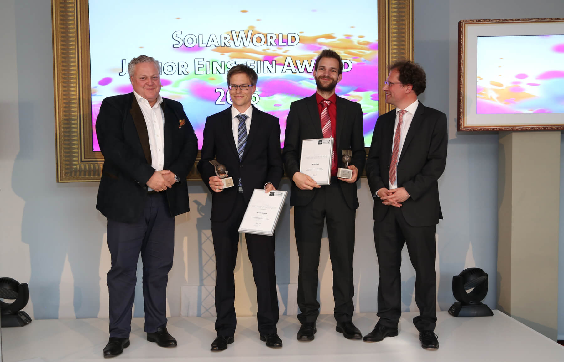 SolarWorld Junior Einstein Award 2016: (v.l.n.r.) Frank Asbeck, Vorstandsvorsitzender SolarWorld AG, die Preisträger Dr. Frank Feldmann und Dr. Udo Römer und der Jury-Vorsitzende Dr. Holger Neuhaus.