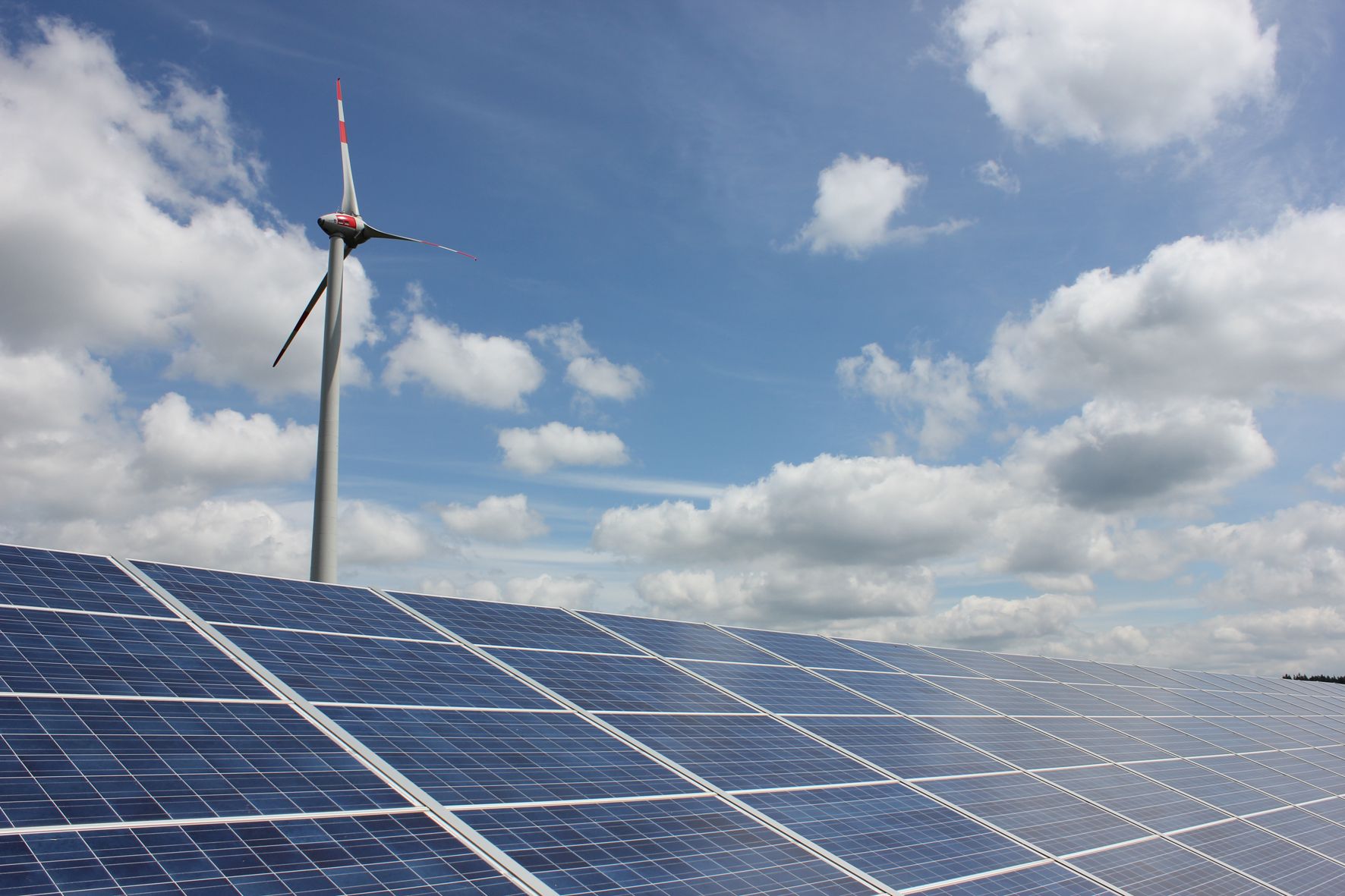 Gesellschaftliche Akzeptanz durch lokale Aktion - Forschungsprojekt »KomMA-P | Akzeptanz der Energiewende stärken« Gesellschaftliche Akzeptanz durch lokale Aktion: Das Forschungsprojekt »KomMA-P | Akzeptanz der Energiewende stärken« hat untersucht, wie Partizipation die Akzeptanz für die Energiewende erhöhen kann.