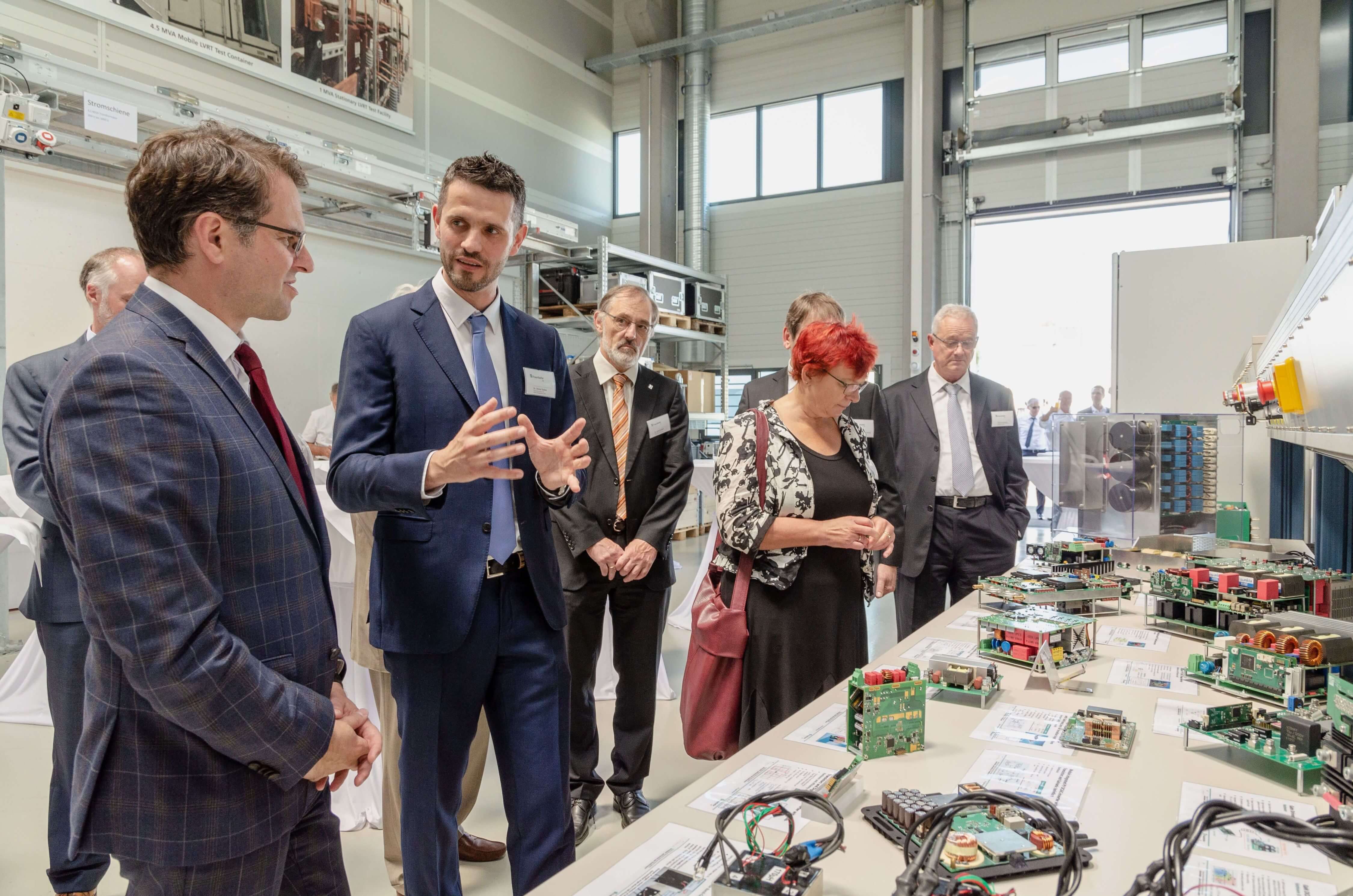 Rundgang durch das neue Laborzentrum Rundgang durch das neue Laborzentrum