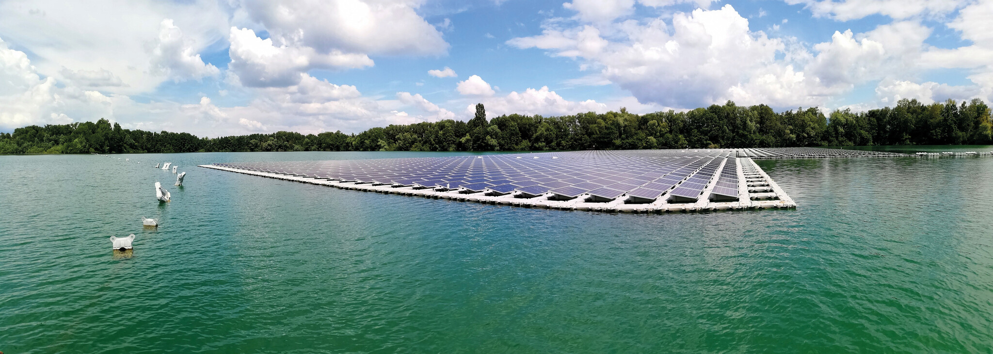 Floating-PV-Anlage auf einem Baggersee bei Renchen