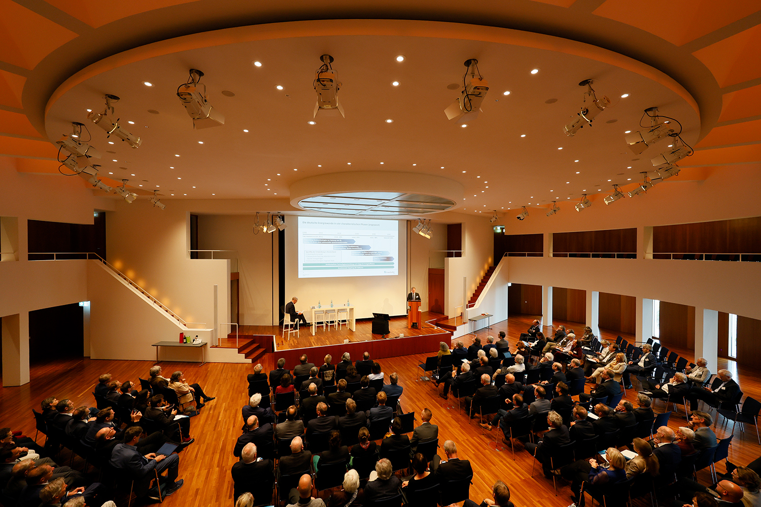 Mit einem wissenschaftlichen Symposium wurde Prof. Hans-Martin Henning gestern in den Ruhestand verabschiedet Mit einem wissenschaftlichen Symposium wurde Prof. Hans-Martin Henning gestern in den Ruhestand verabschiedet