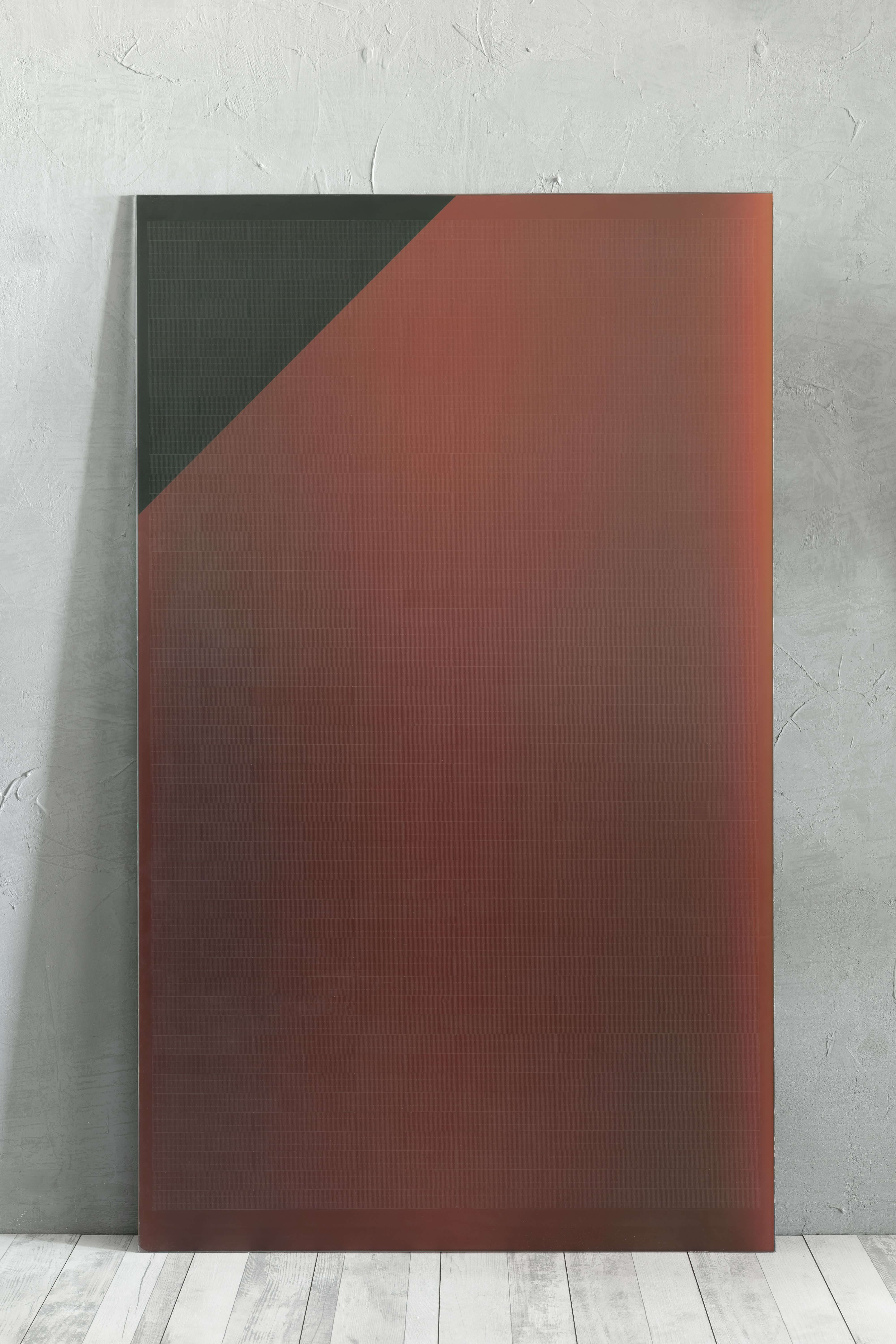Colorful design scope of the shingle matrix technology for building-integrated photovoltaics here in red with MorphoColor® technology. Farbige Gestaltungsspielräume der Schindel-Matrix-Technologie für Gebäudeintegrierte Photovoltaik hier in rot mit der MorphoColor® Technologie.