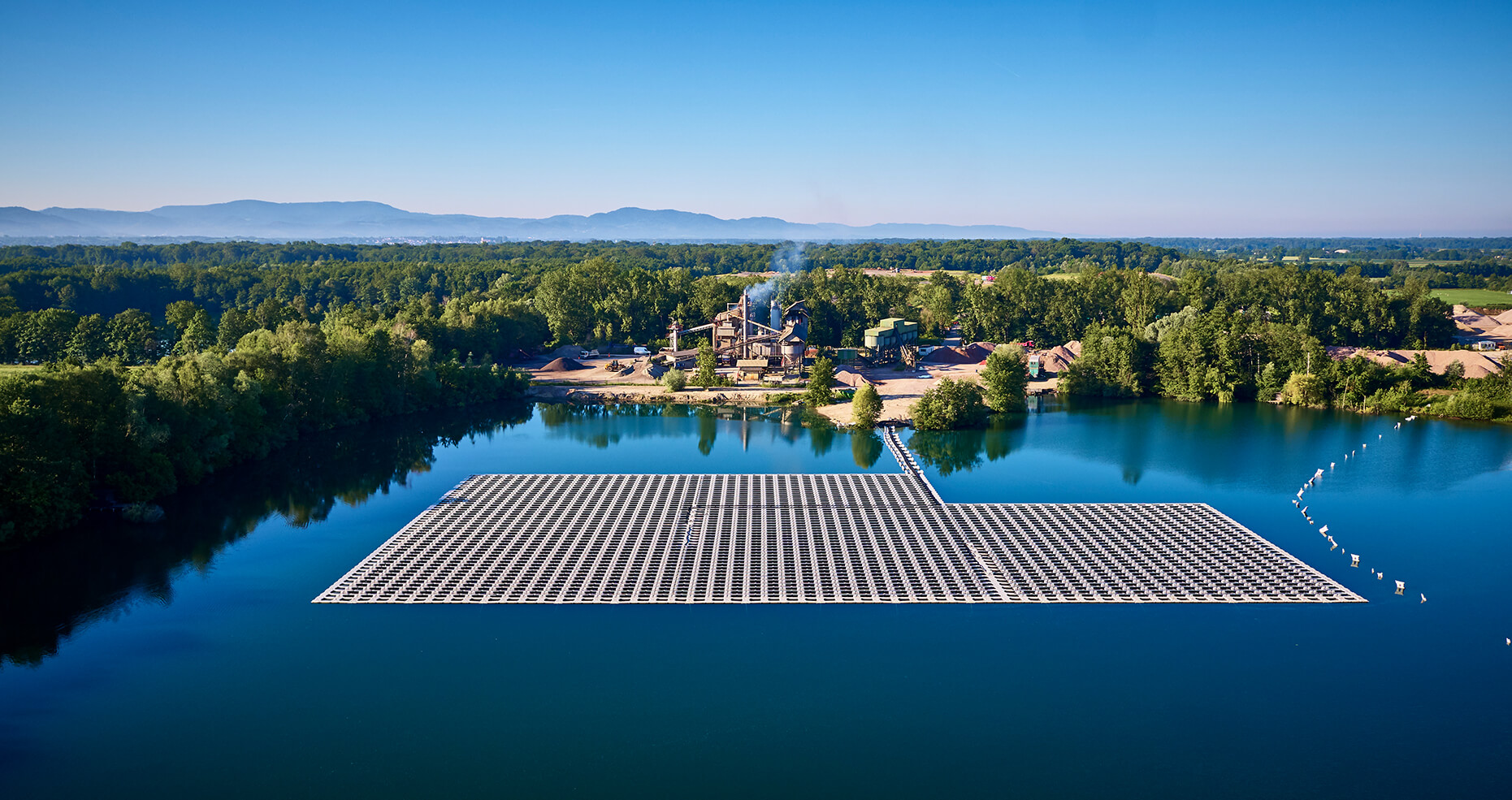 Floating PV power plant with 750 kW