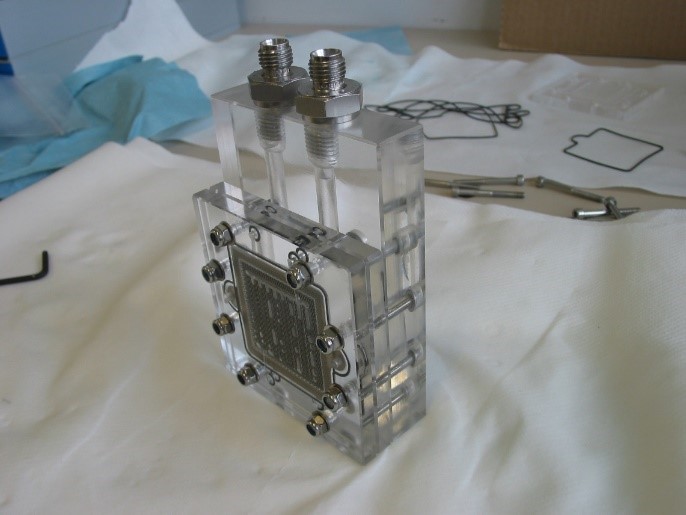 Setup of a prototype for solar hydrogen production by water electrolysis