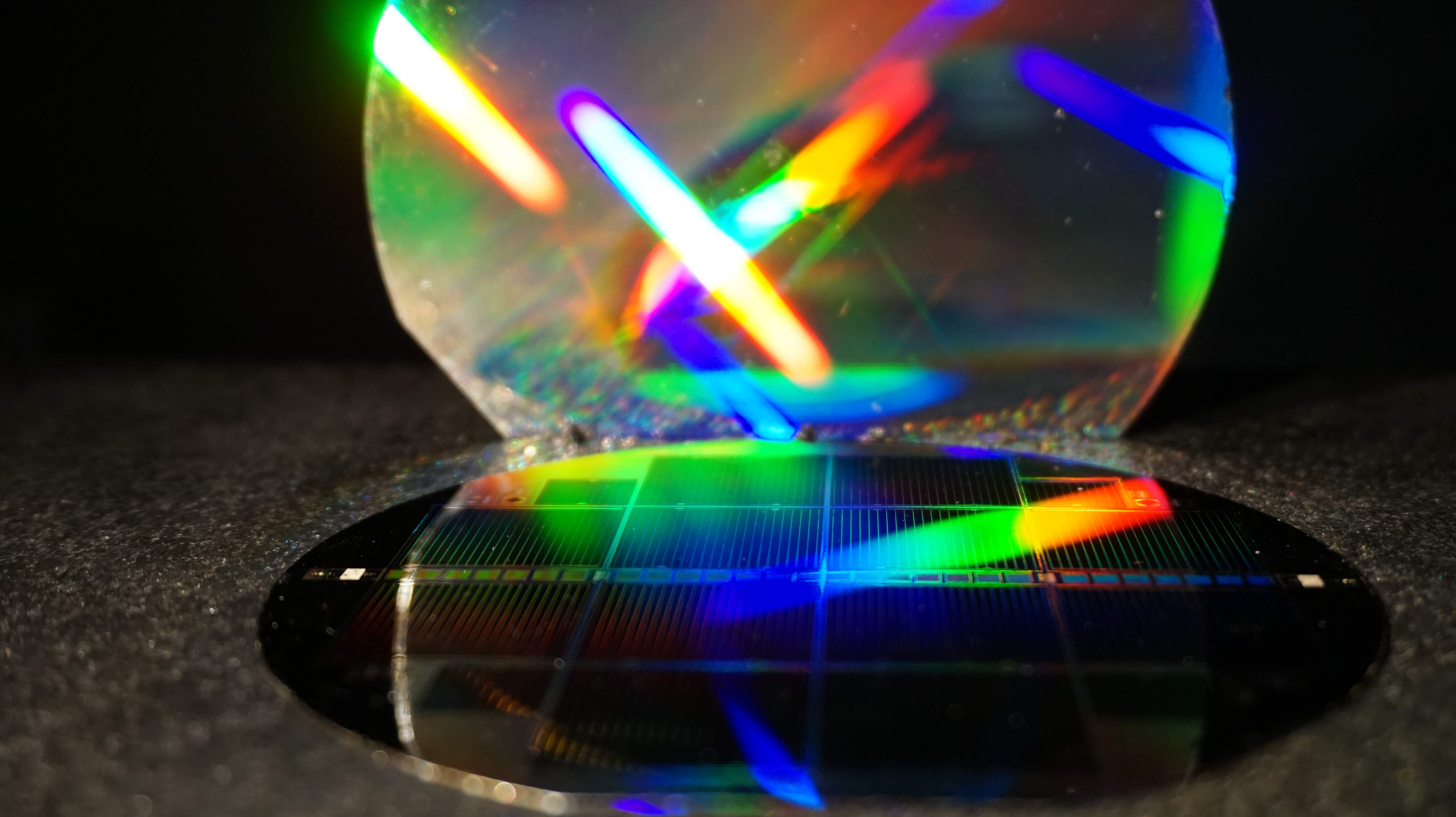 Metamaterials and optimized photon management enable multi-junction solar cells to achieve highest efficiencies