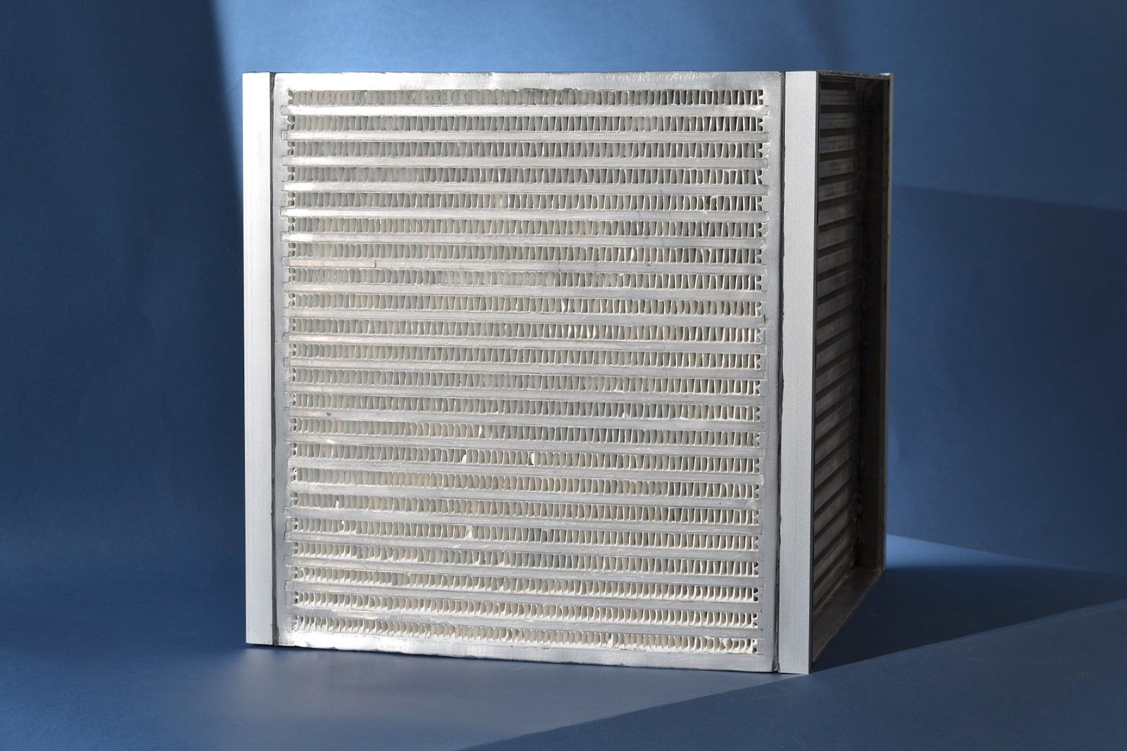 Industrial sized air-to-air heat exchanger with a binder-based coating Industrial sized air-to-air heat exchanger with a binder-based coating using a zeolite-type material for the air-conditioning of buildings.