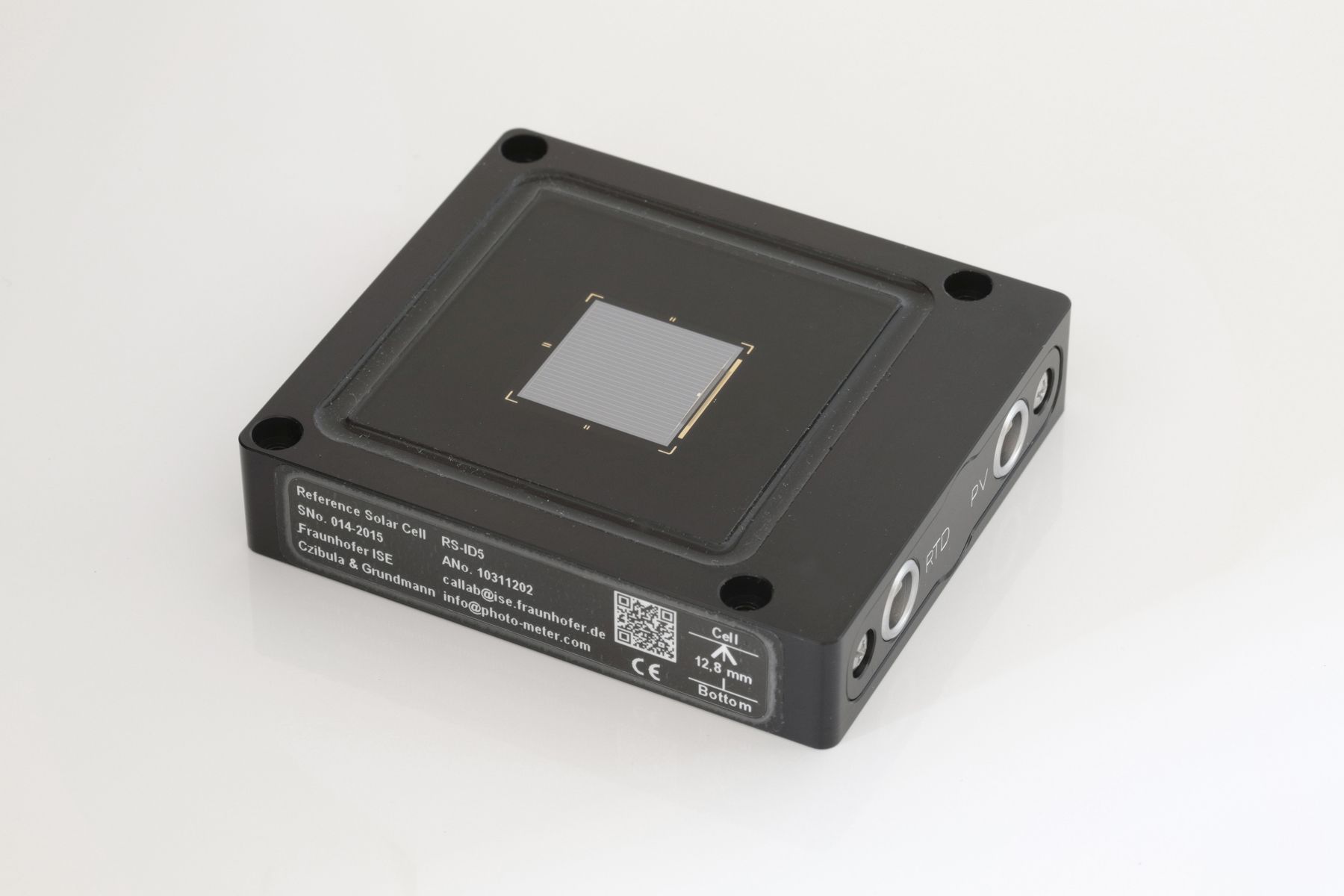 Fraunhofer ISE’s new reference cell Fraunhofer ISE’s new reference cell was developed according to the international standards of the World PV Scale (WPVS).