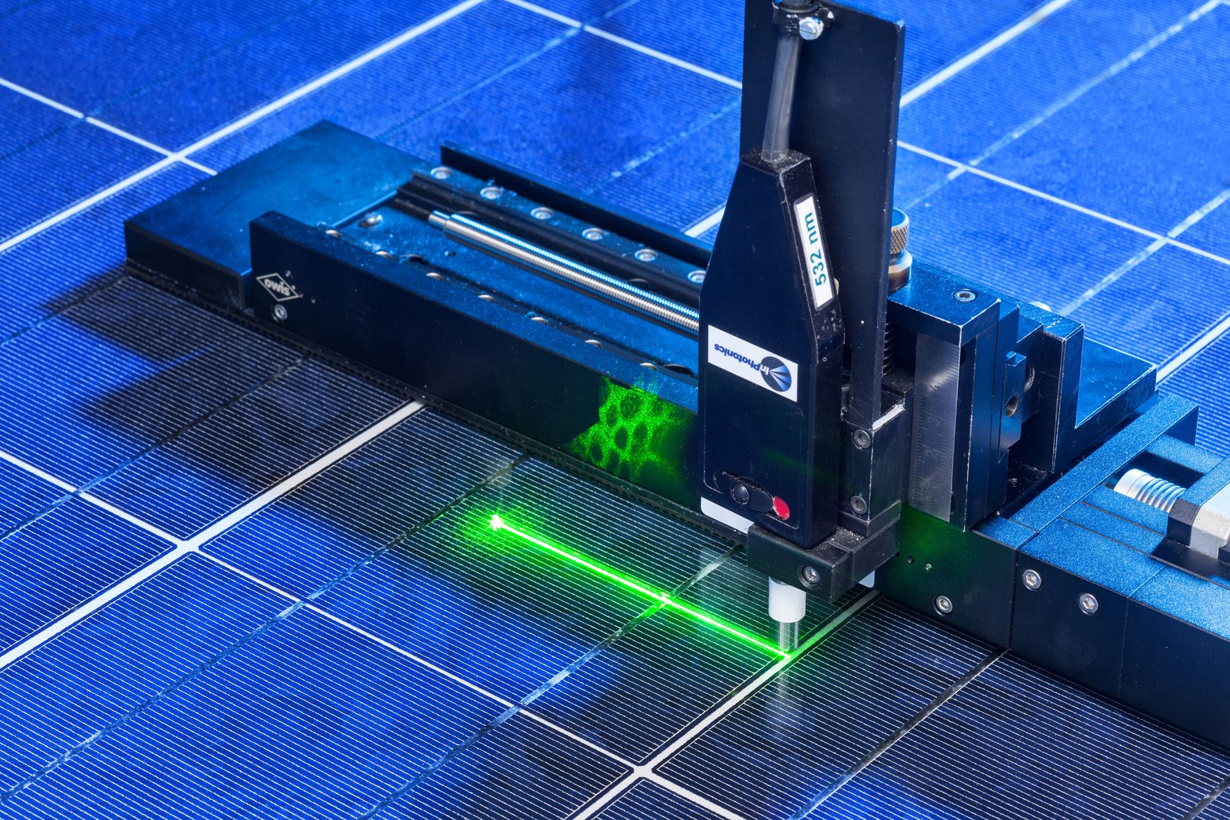 Raman spectroscopy applied to perform non-destructive material analysis of PV modules at Fraunhofer ISE. 