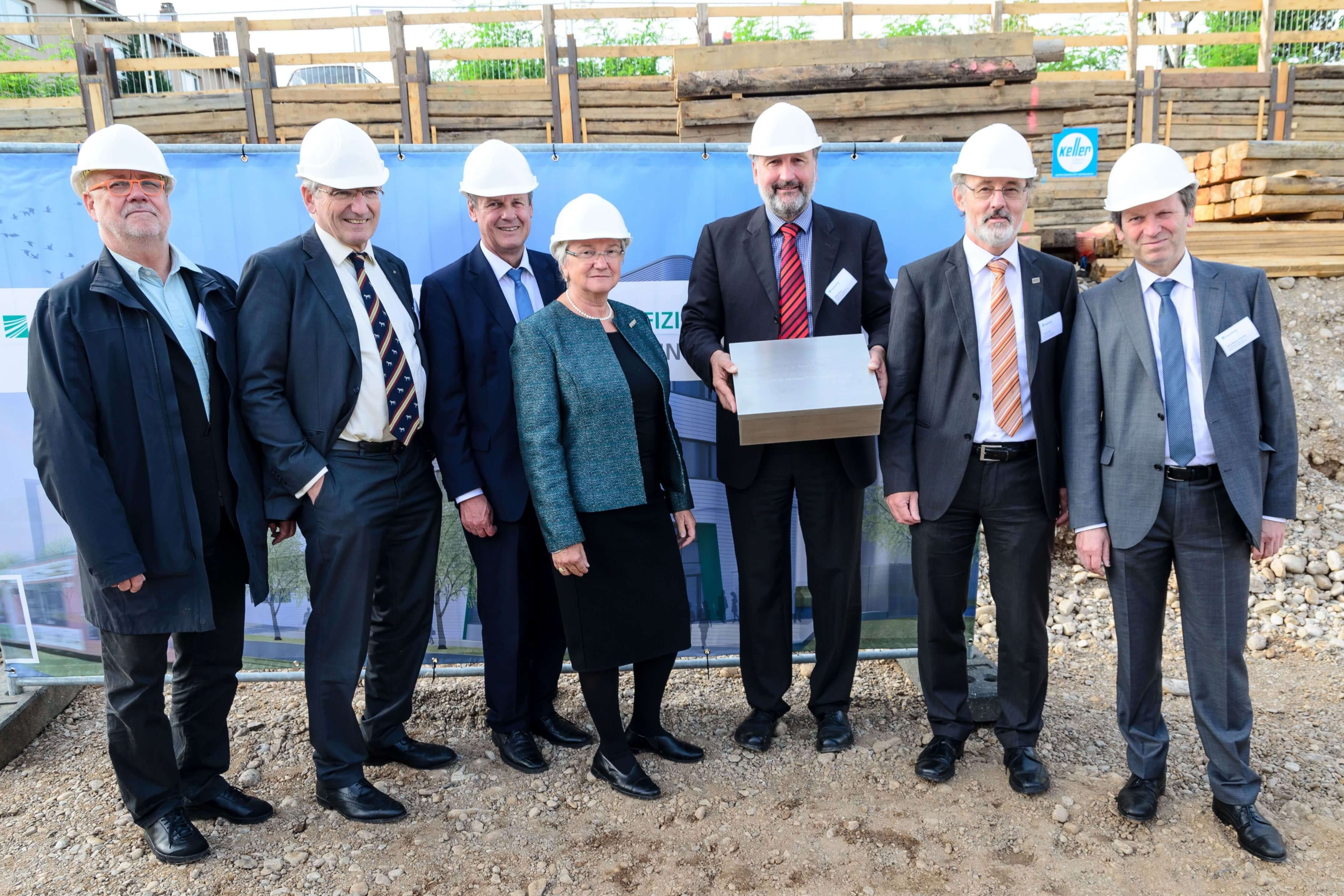 Cornerstone laid for "Center for High-Efficiency Solar Cells" at Fraunhofer ISE Cornerstone laid for "Center for High-Efficiency Solar Cells" at Fraunhofer ISE