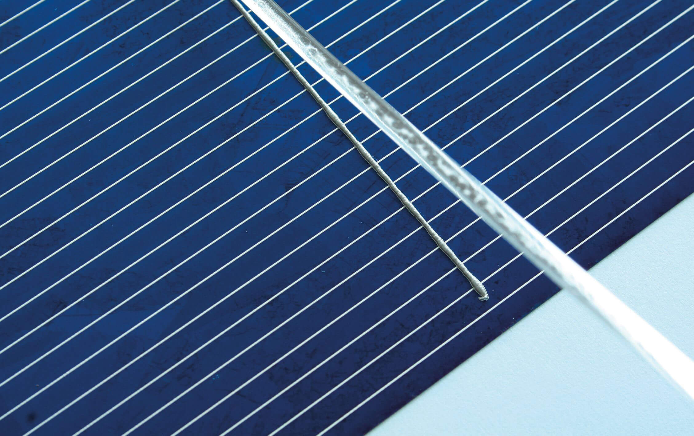 Solar cell with conductive adhesive Solar cell with conductive adhesive