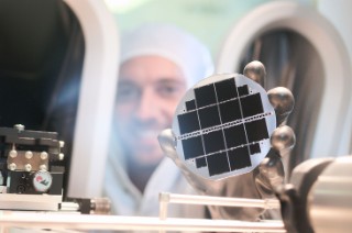 Triple-junction solar cell made of III-V semiconductors 