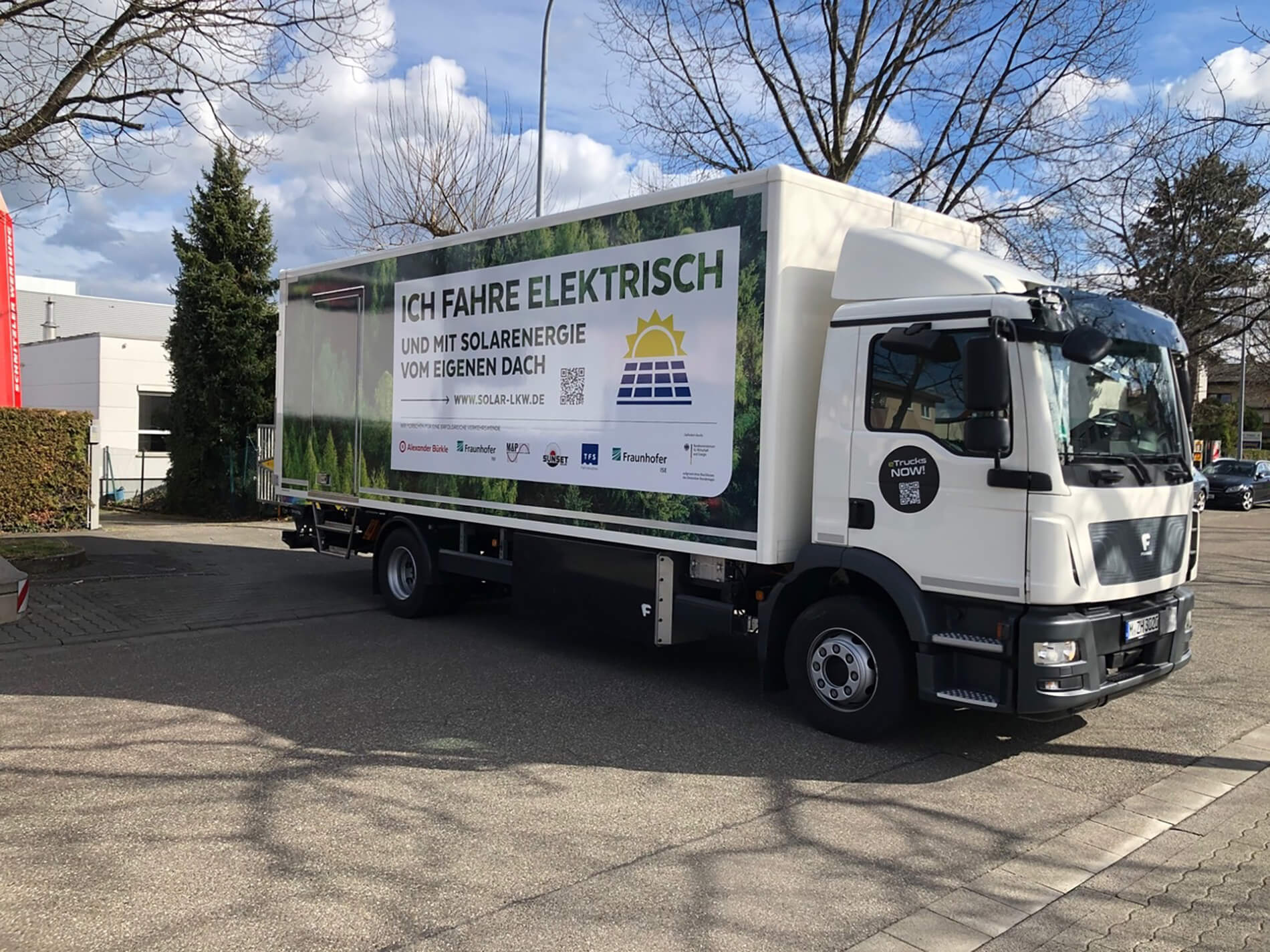 Electrical trucks and other commercial vehicles can save energy with solar energy