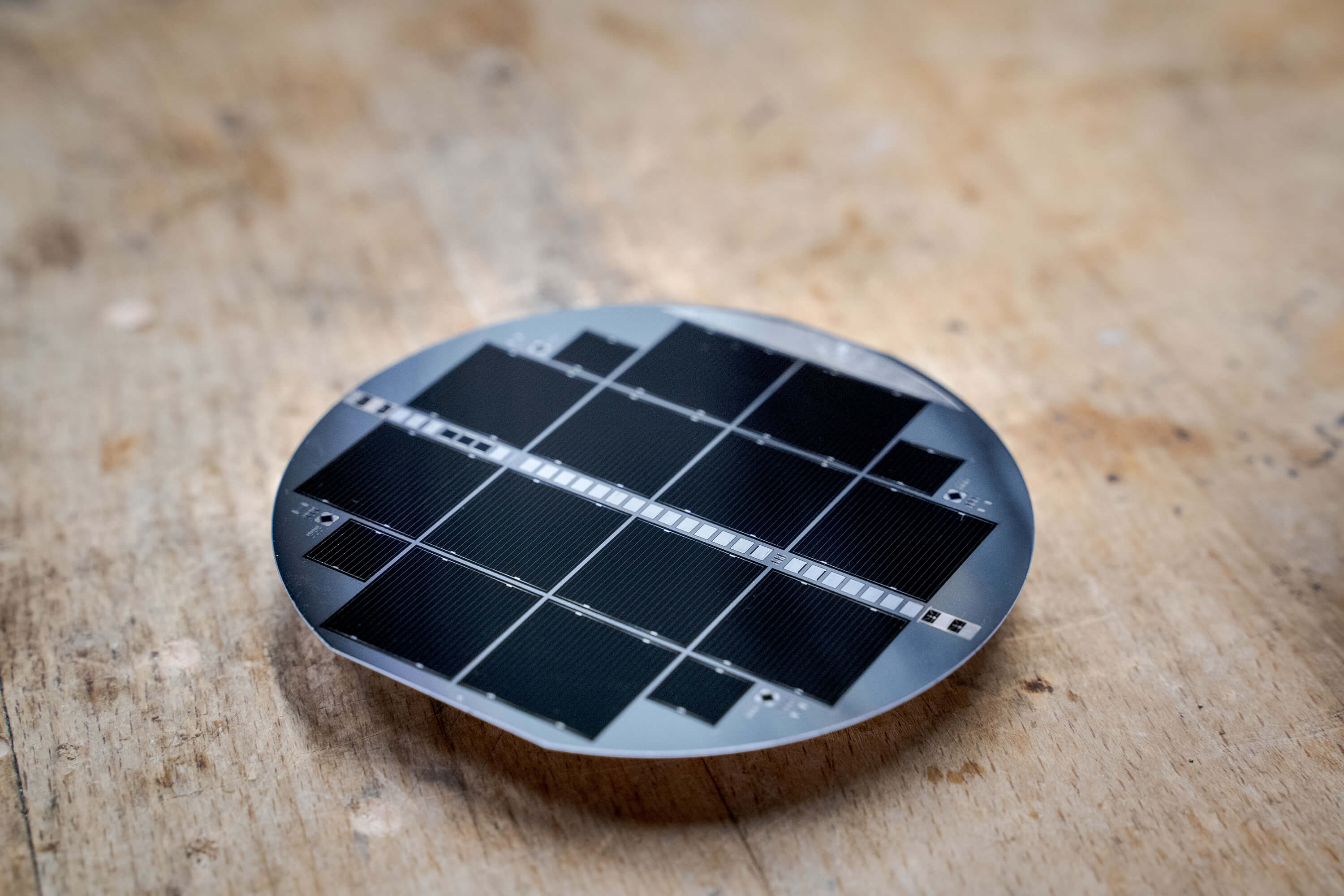 Several III-V tandem solar cells on a silicon substrate with 10 cm diameter.  