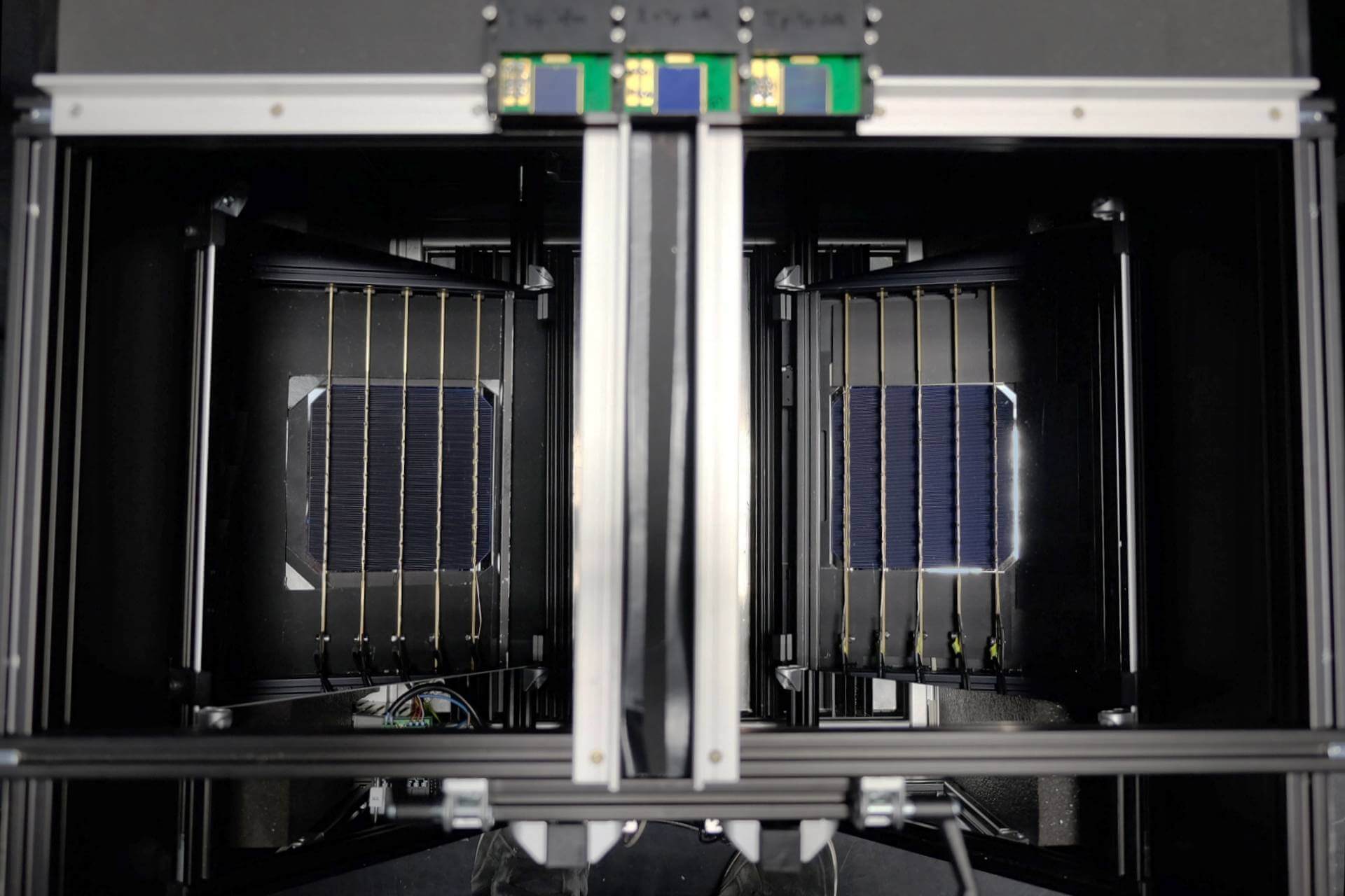 Dual sided illumination of bifacial cell