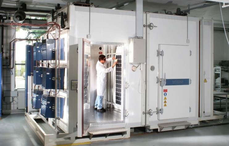 Walk-in climate chamber ensures reproducible conditions for hot spot testing