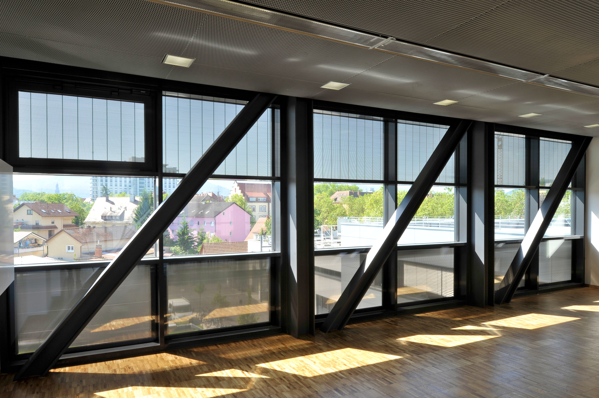 Seminar room with building-integrated photovoltaics (BIPV)