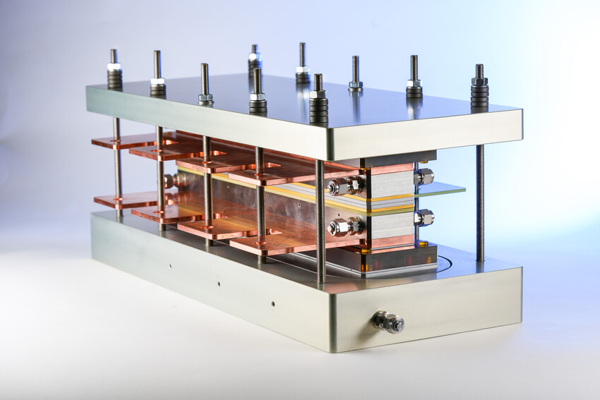 Electrolysis Lab: Along-the-channel test cell