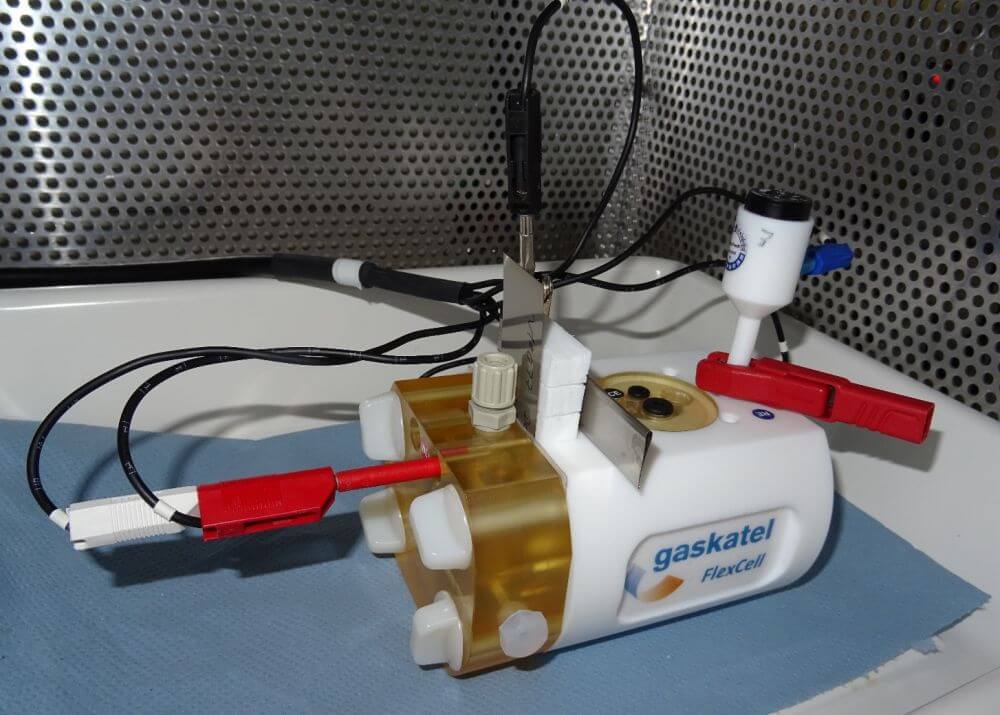 Elektrochemische Testzelle für ex-situ Beständigkeitsprüfungen für Korrosionsschutzschichten in der PEM-Elektrolyse und PEM-Brennstoffzelle.