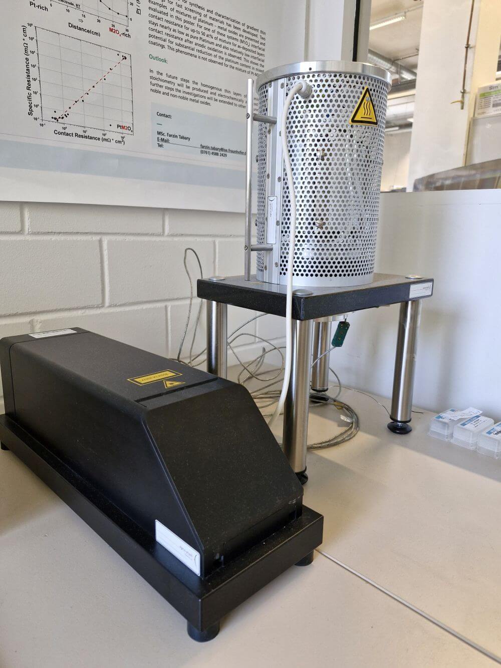 Messaufbau für die opto-elektrochemische Charakterisierung elektrochromer und photochromer Systeme.