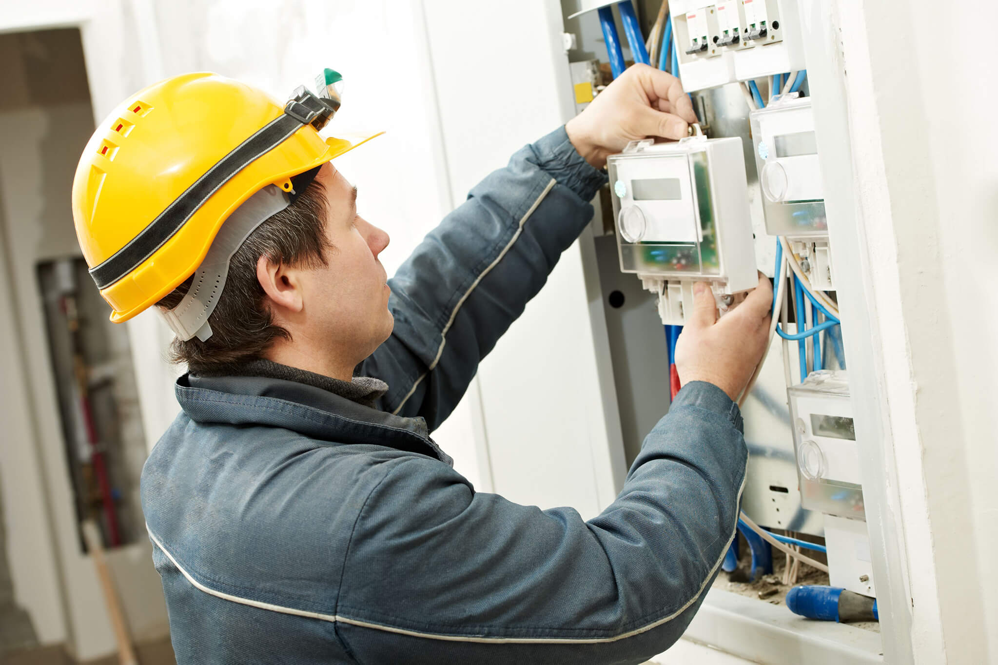 Installation of an intelligent smart meter