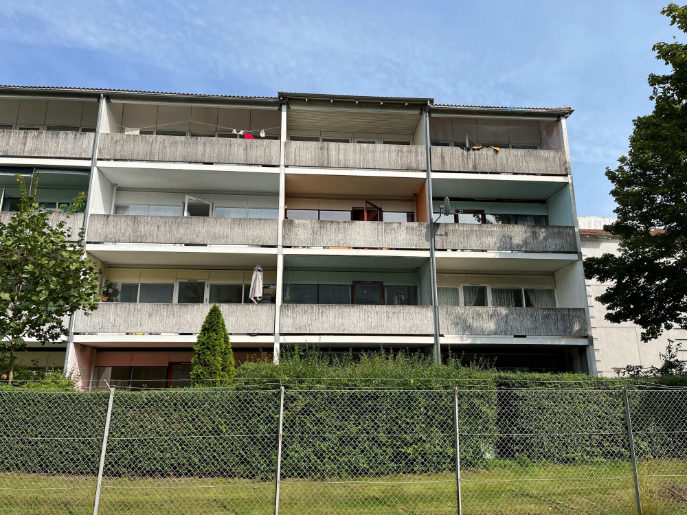 Demonstration building in "Gadehavegård" in Murskeen 8-10, Denmark a large apartment building.