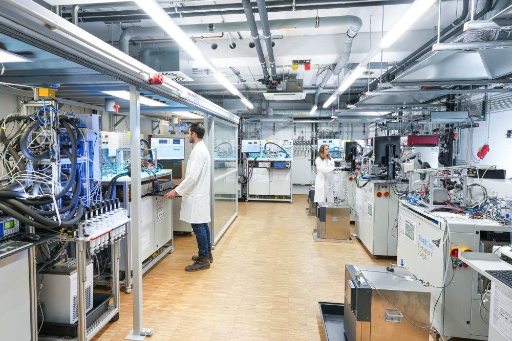 Testing laboratory for in-situ characterization of membrane electrode units for the PEM fuel cell.