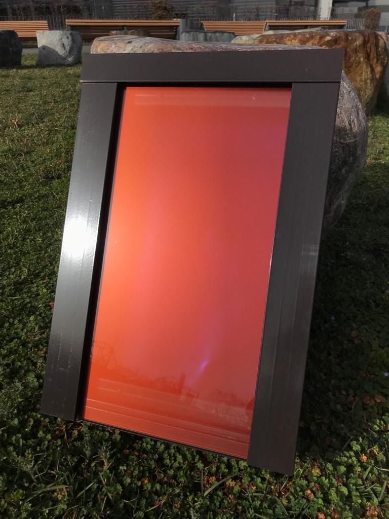 Demonstration collector with red MorphoColor© glass cover.
