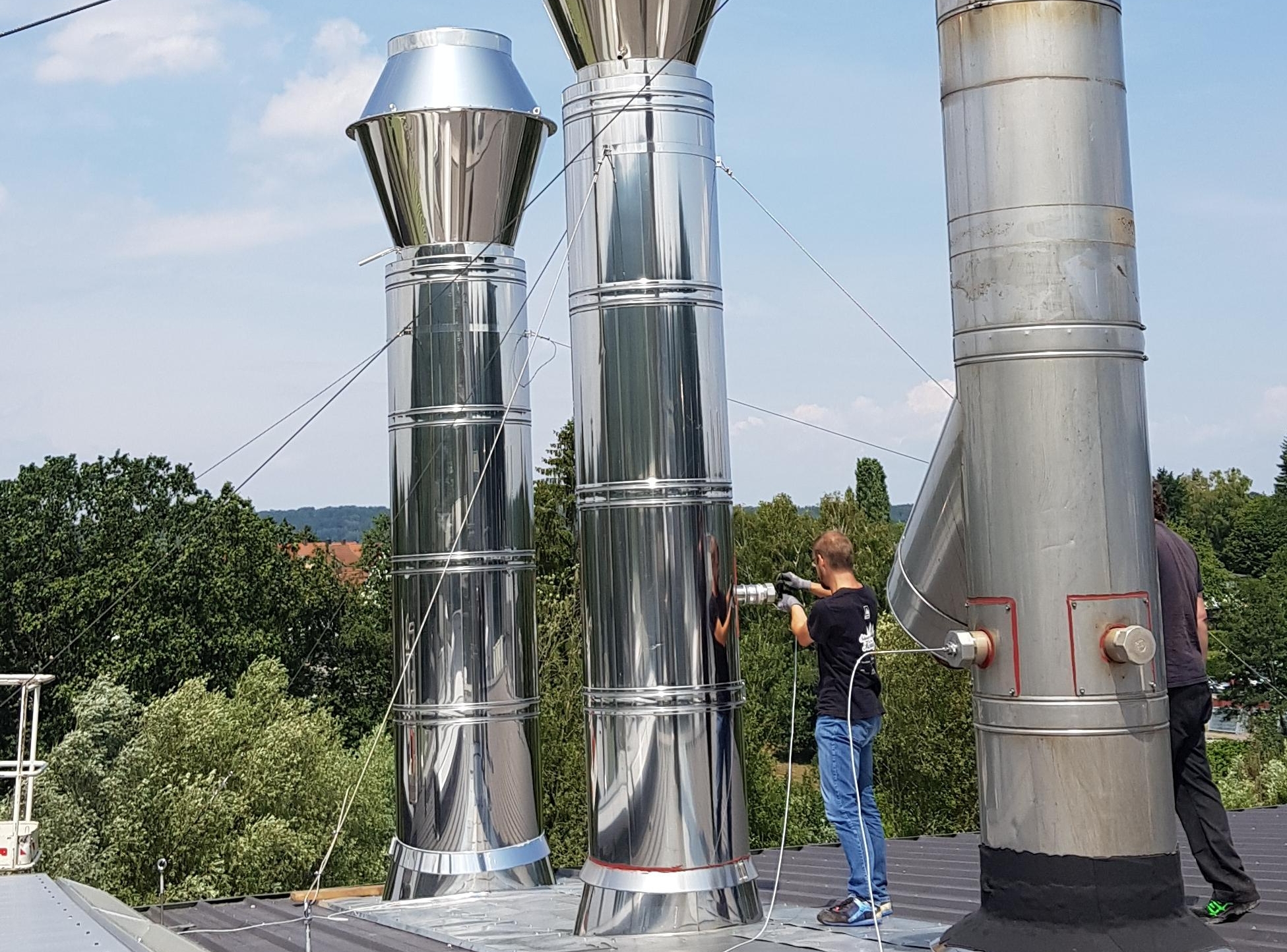 Installation of additional measuring devices to identify the waste heat potential at Comet Schleifscheiben GmbH.