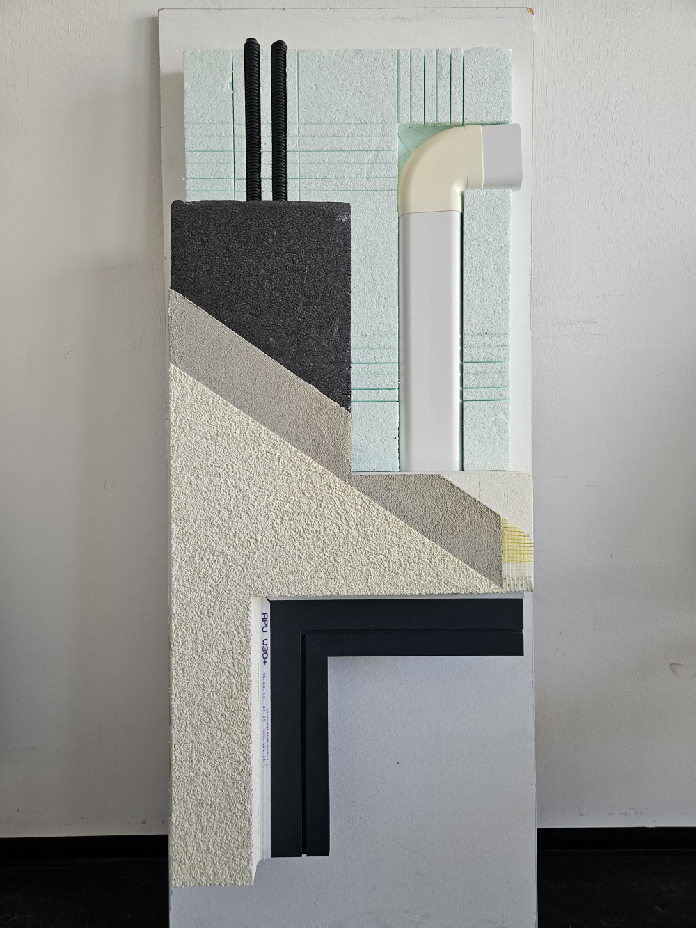 Exhibition model with façade-integrated air and media ducts.