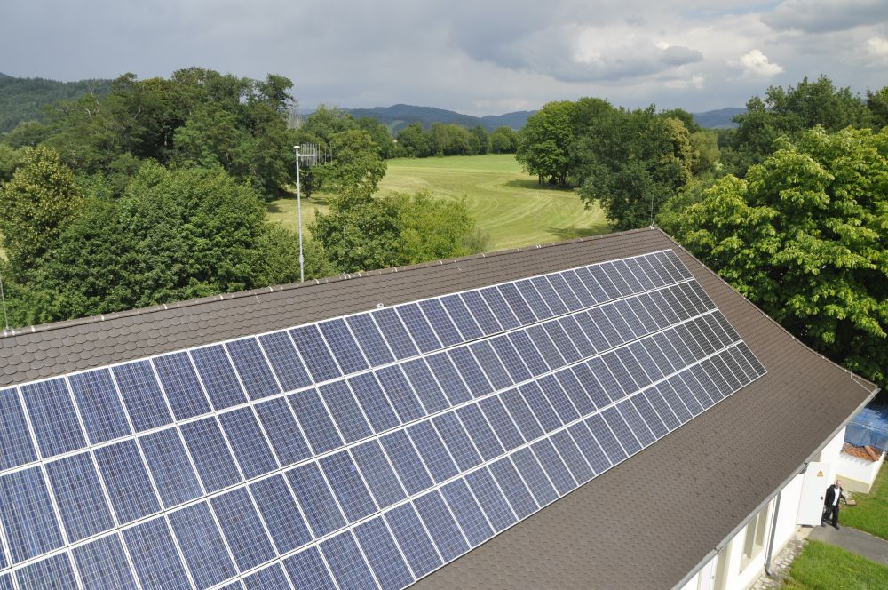 Typical PV system from the early days of the EEG, here at project partner badenovaWärmeplus in Freiburg.