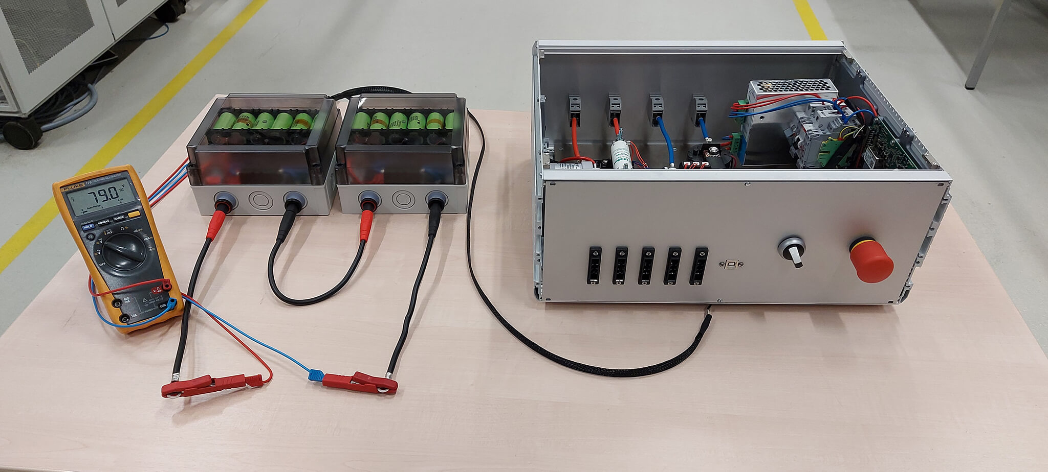 Battery system consisting of two battery modules and a switch box