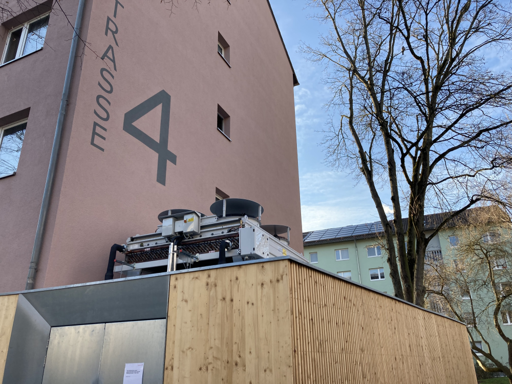 New energy supply concept for the &quot;Smartes Quartier Durlach&quot; with photovoltaics, two heat pumps and a cogeneration unit with local district heating network.