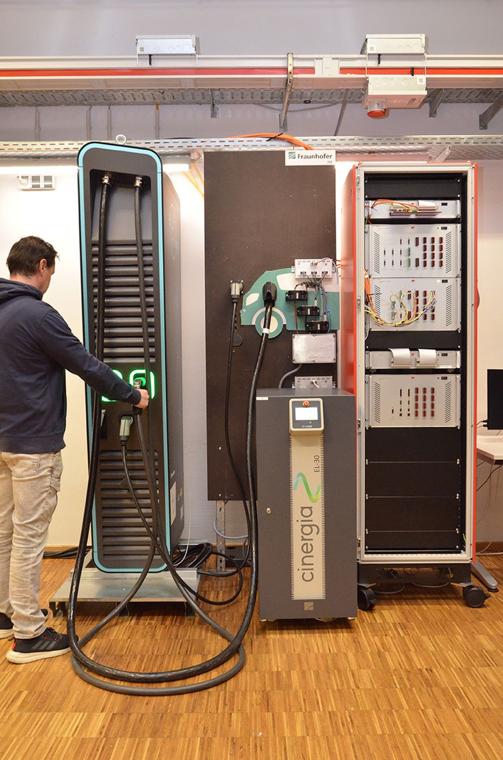 Test stand for the evaluation and quality comparison of wallboxes.